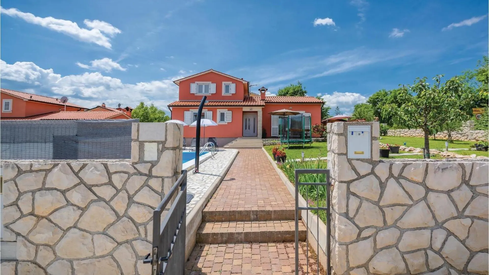 Holiday home 3 Bedroom Nice Home In Labin Rasa